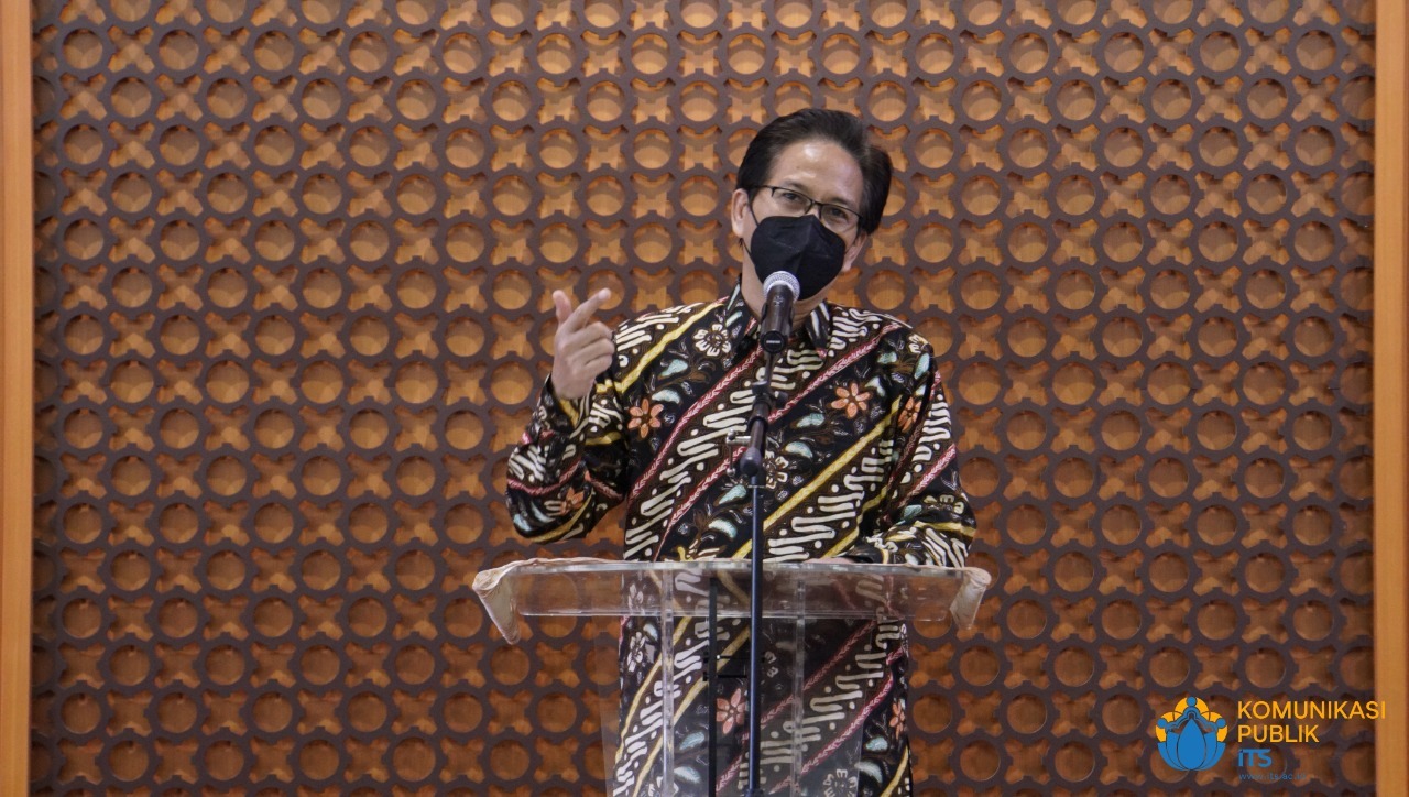 Rektor ITS Prof Dr Ir Mochamad Ashari MEng Memberikan Sambutan Dalam