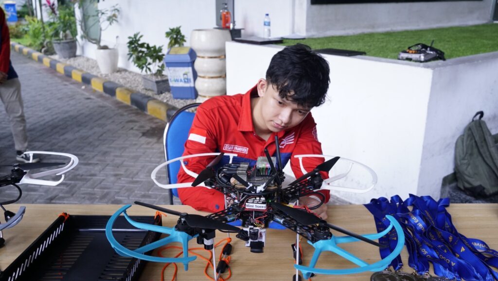 New Robot Bayucaraka ITS Ready To Defend Champion In International