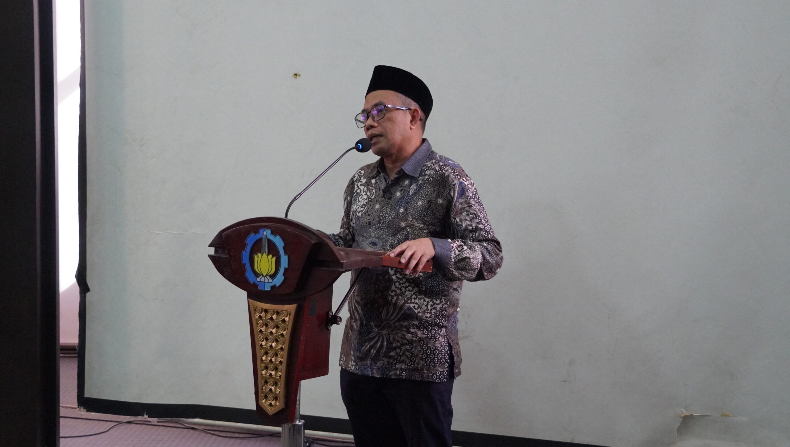 Dr Ir Machsus ST MT saat memberikan sambutannya di awal acara