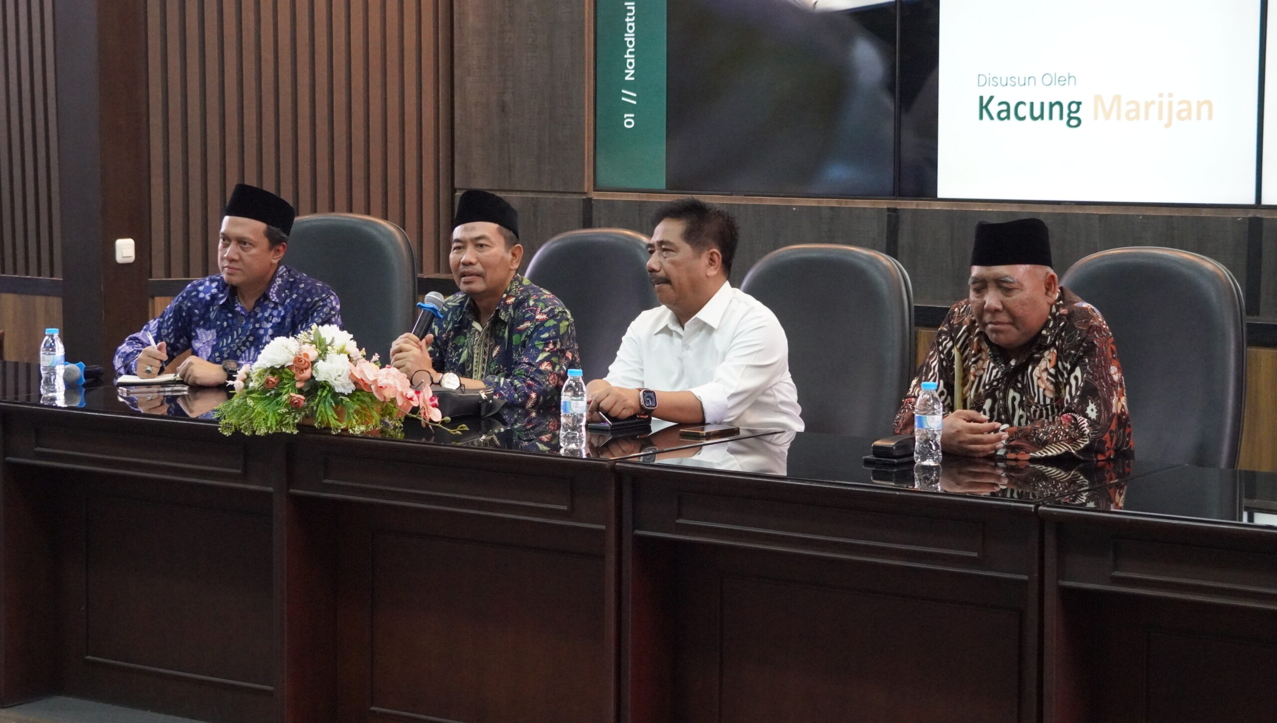 Wakil Ketua PWNU Jawa Timur Prof Drs Kacung Marijan MA PhD saat memberikan materi terkait aktualisasi nilai-nilai perjuangan bangsa