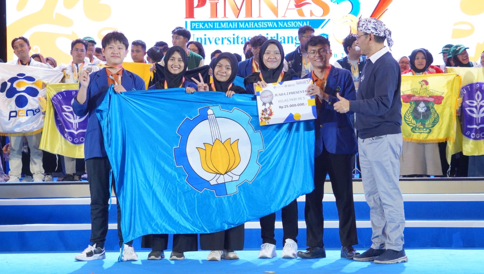 Tim Quack Cell ITS saat berhasil meraih medali perak pada ajang Pimnas 2024 kategori PKM Riset Eksakta (RE)