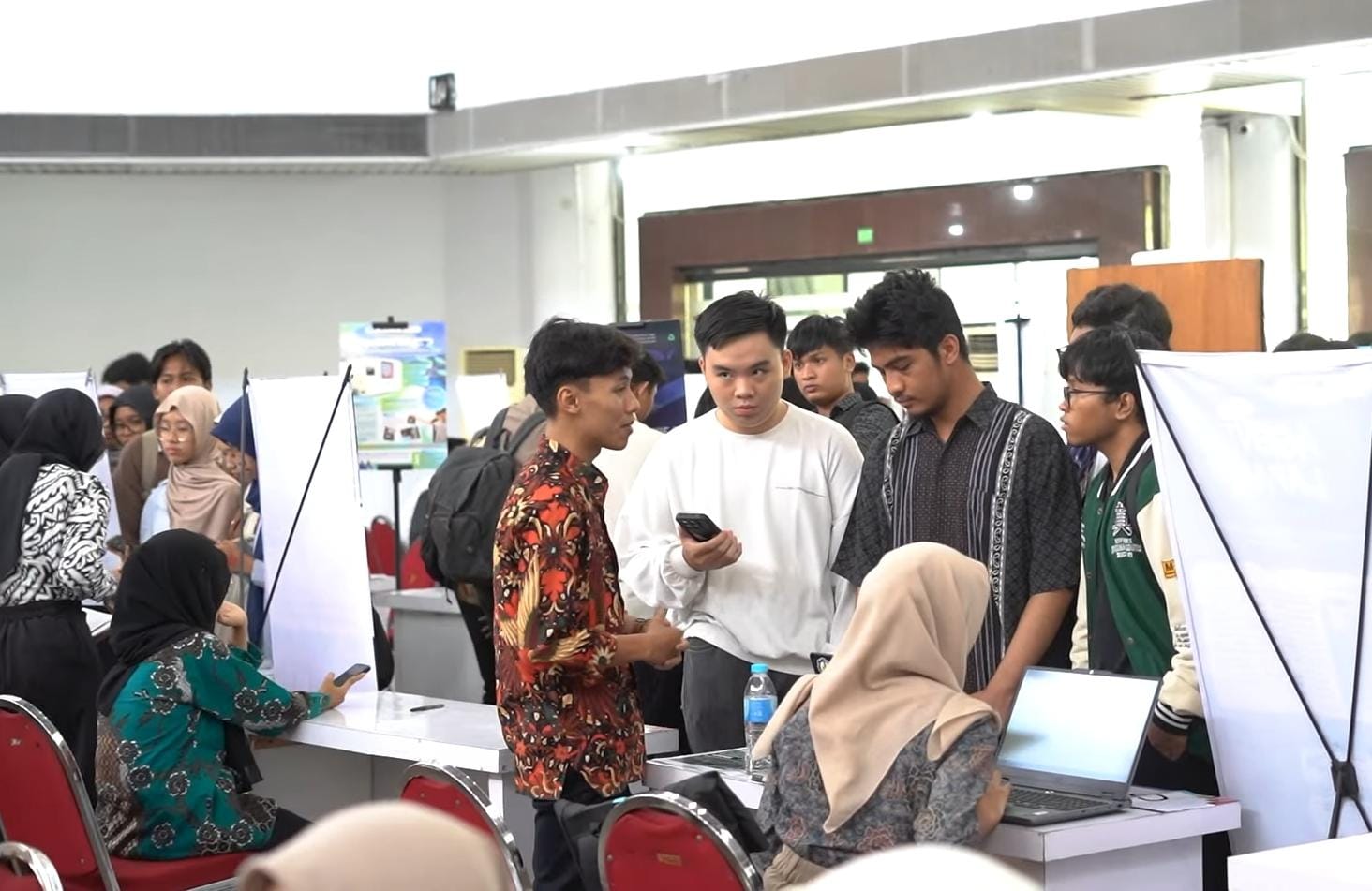 Antusiasme peserta saat mendengarkan pitching inovasi produk di pameran Demo Day 2024