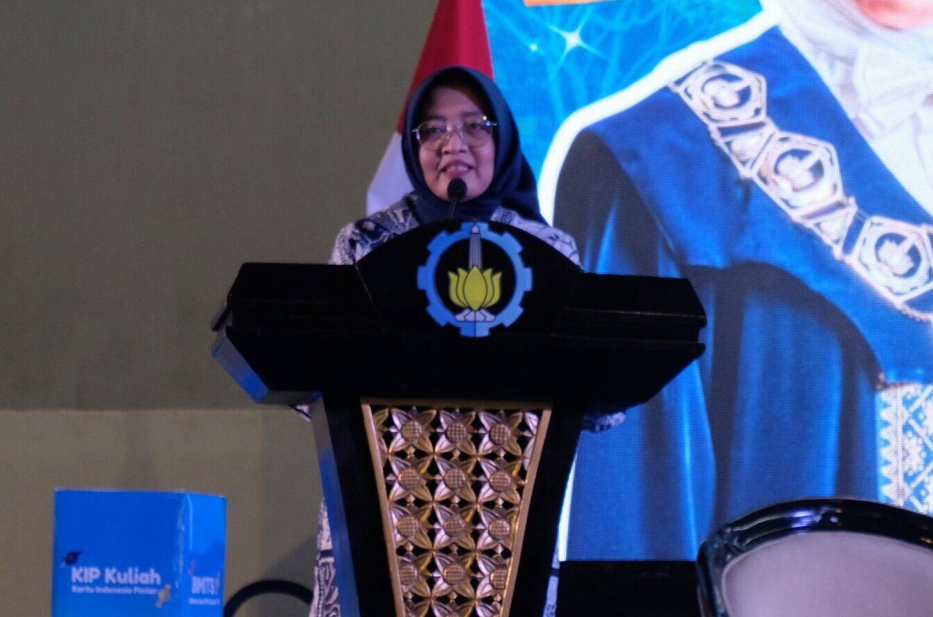 Gambar sambutan Wakil Rektor I ITS Bidang Akademik dan Kemahasiswaan Prof Nurul Widiastuti SSi MSi PhD mewakili Rektor