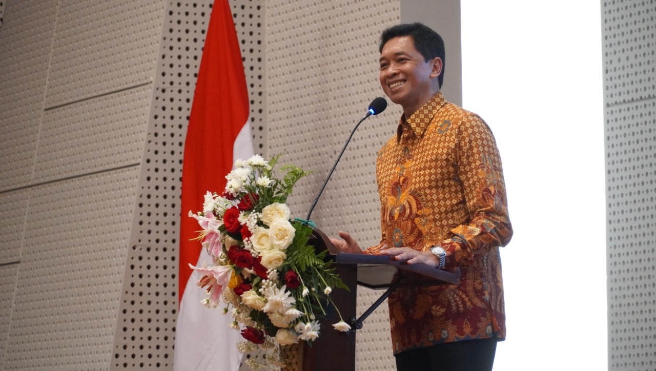 Rektor ITS Prof Ir Bambang Pramujati ST MSc Eng PhD saat memberikan sambutan atas pencapaian ITS dalam gelaran Rapat Pimpinan dan Rector Awards 2024