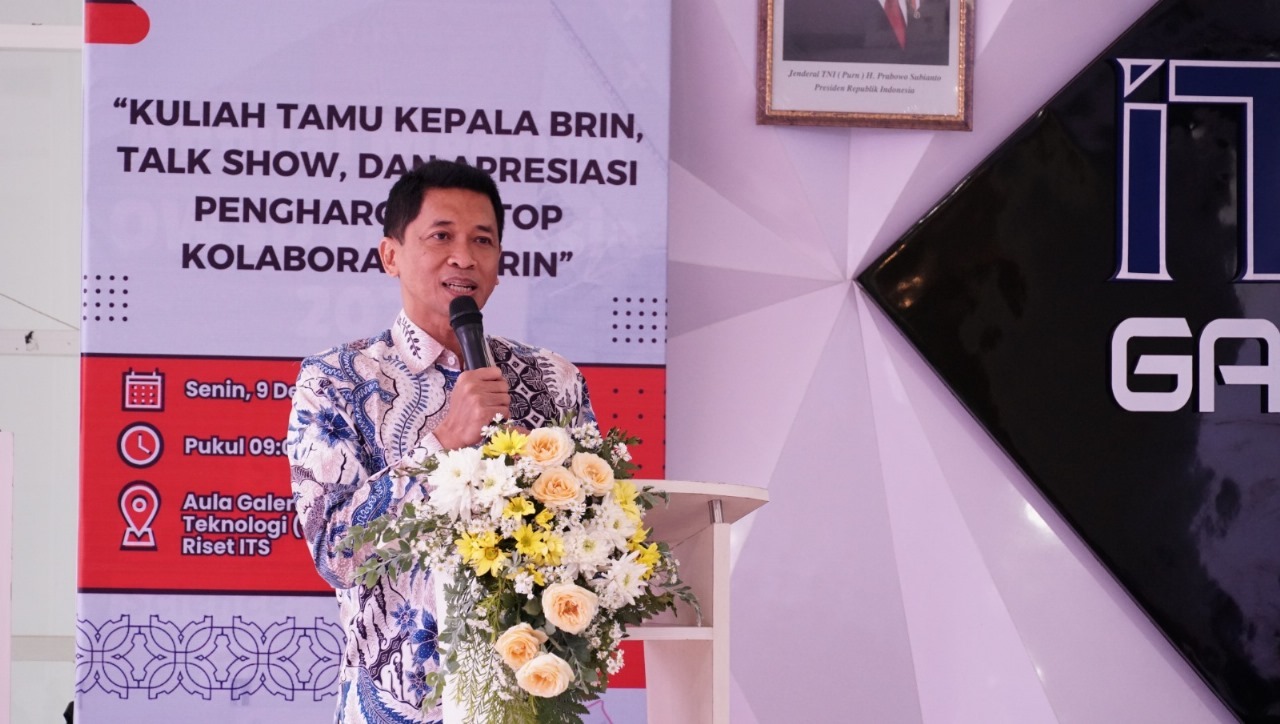 Rektor ITS saat memberikan sambutan pada gelaran Apresiasi dan Penghargaan Top Kolaborator BRIN di Gedung Research Center ITS