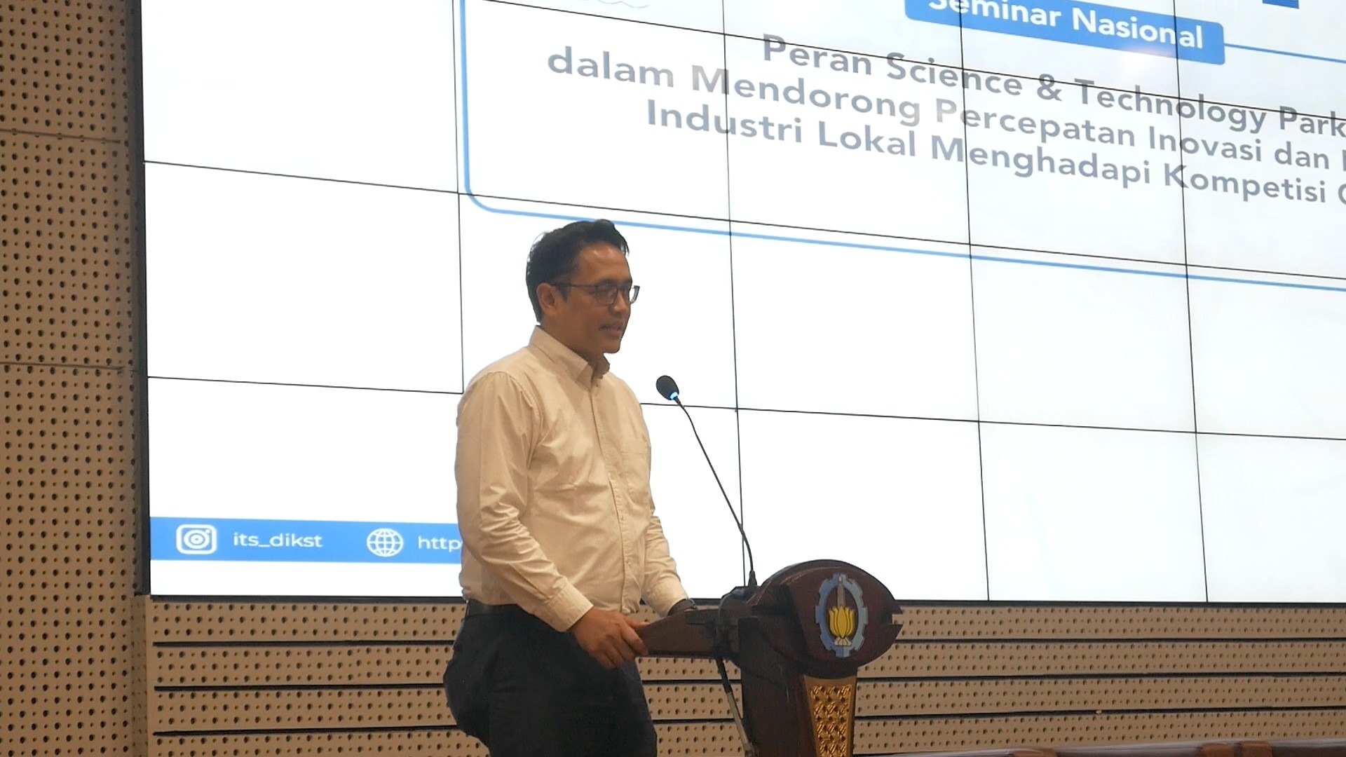 Gambar Direktur Jenderal Riset dan Pengembangan (Dirjen Risbang) Kementerian Pendidikan Tinggi, Sains, dan Teknologi (Kemdiktiristek) Dr Mohammad Fauzan Adziman ST MEng dalam pidatonya pada peresmian Indonesia Blockchain Center ITS Chapter