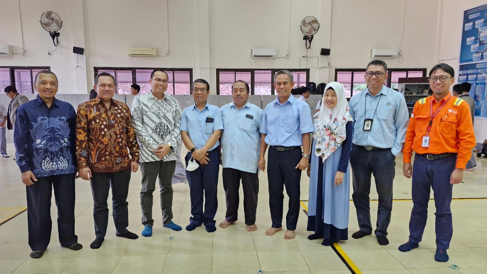 Wakil Rektor IV ITS Prof Agus Muhamad Hatta ST MSi PhD (dua dari kiri) bersama para perwakilan dari ITS dan PT Vale Indonesia di Soroako, Sulawesi Selatan