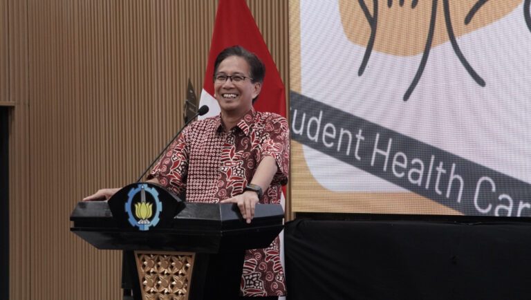 Rektor ITS Prof Dr Ir Mochamad Ashari MEng memberikan sambutannya dalam acara peresmian Student Health Care Center (SHCC) ITS