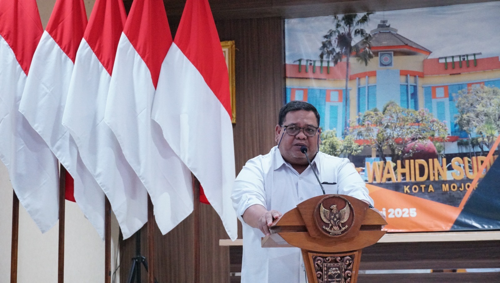 Direktur RSUD RA Basoeni Kabupaten Mojokerto dr Rasyid Salim Sp KJ(K) saat menyampaikan sambutan sekaligus perkenalan profil rumah sakit