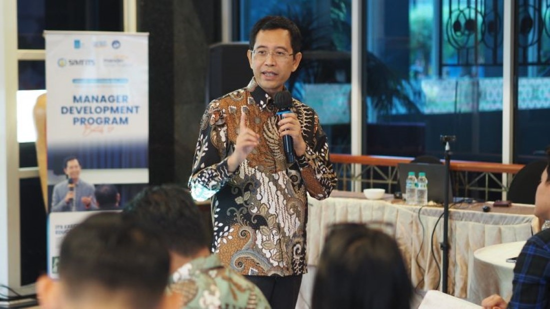 Guru Besar Manajemen Rantai Pasok ITS Prof Ir I Nyoman Pujawan MEng PhD CSCP saat menjadi pembicara pada kegiatan Manager Development Program di SIMT ITS