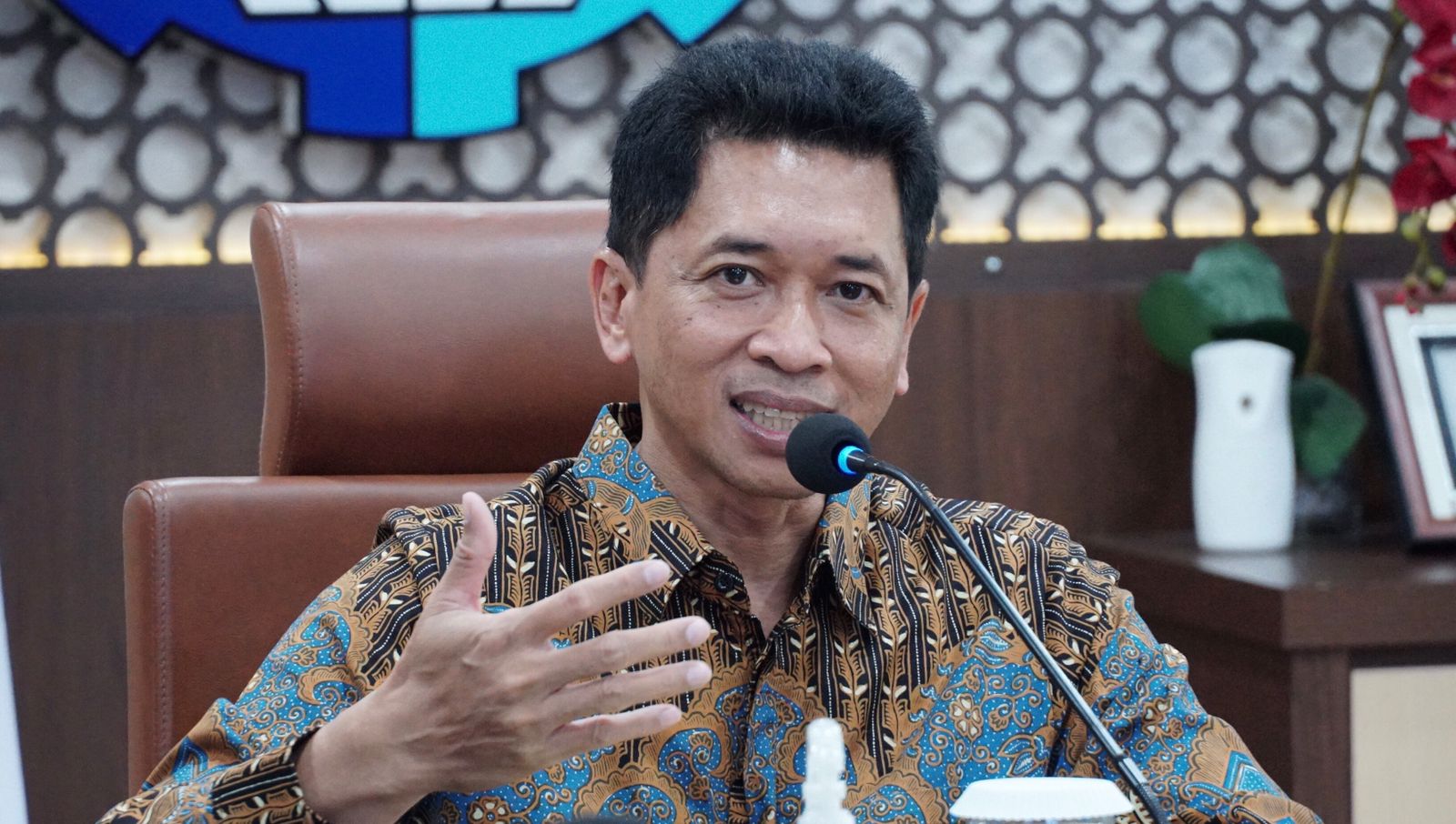 Rektor ITS Prof Ir Bambang Pramujati ST MScEng PhD mentampaikan sambutannya pada penandatanganan MoU antara ITS dengan PT ASDP Indonesia Ferry (Persero)