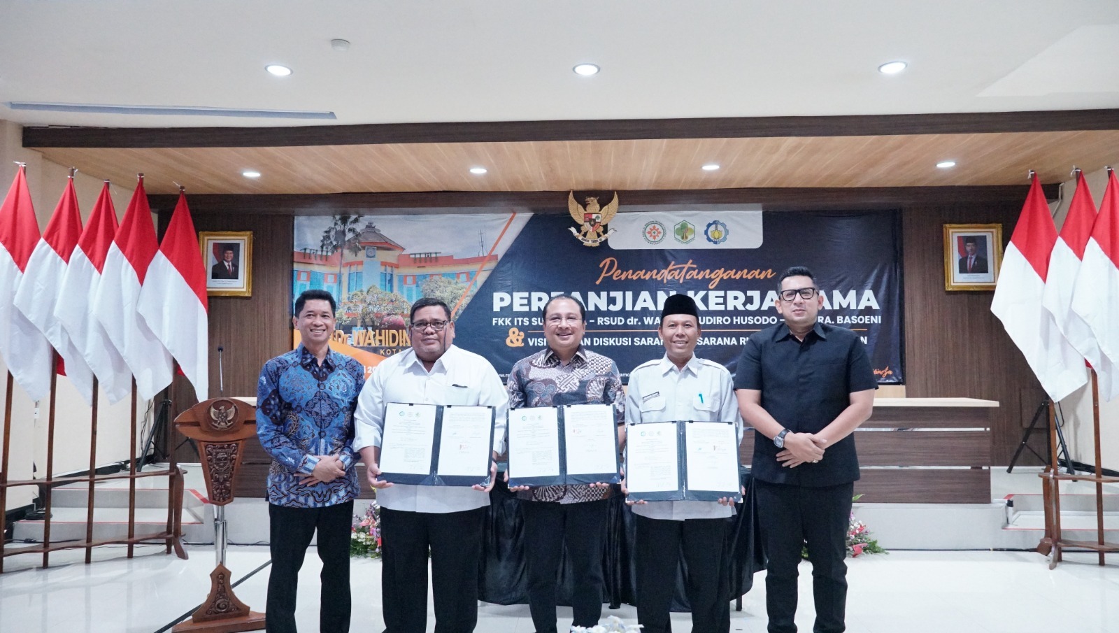 Usai penandatanganan PKS tripartit antara Fakultas Kedokteran dan Kesehatan (FKK) ITS dengan RSUD dr Wahidin Sudiro Husodo dan RSUD RA Basoeni di Mojokerto sebagai Rumah Sakit Pendidikan