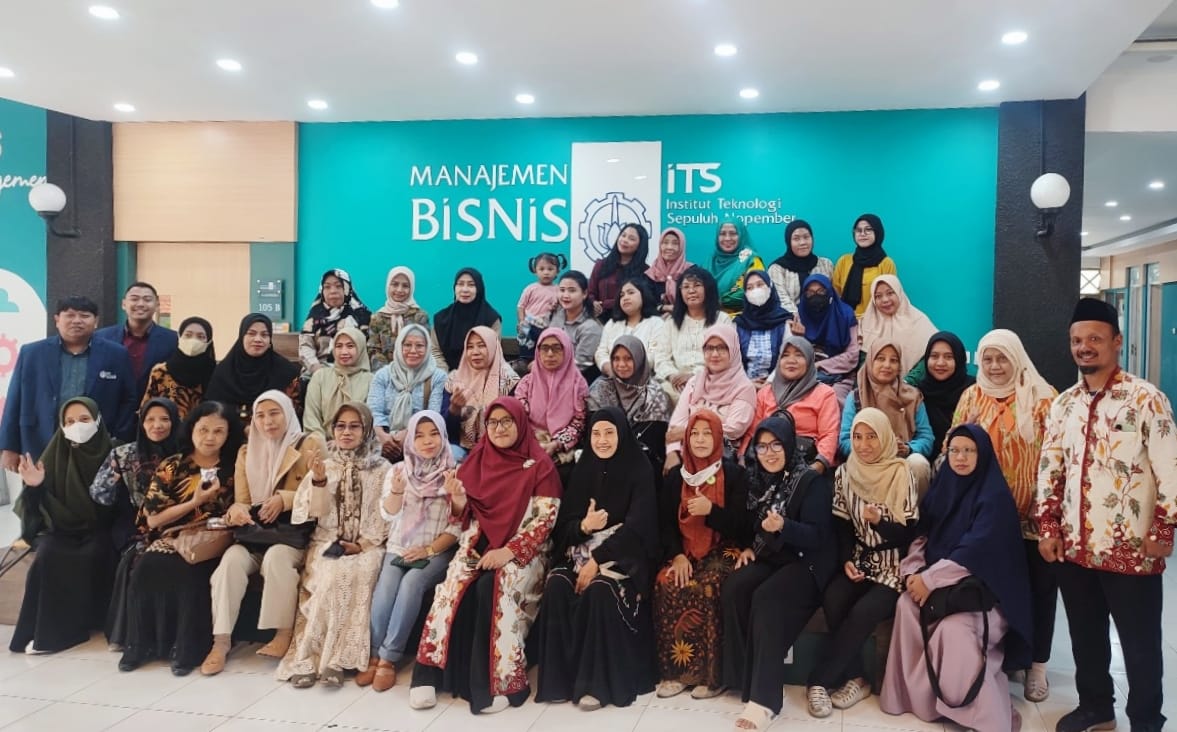 Foto Bersama Peserta Womenpreneur Training 2025