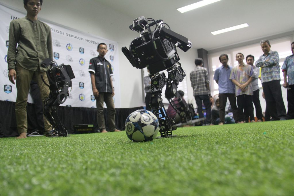 Tim Robotika ITS Siap Berlaga di KRI Regional IV - ITS News