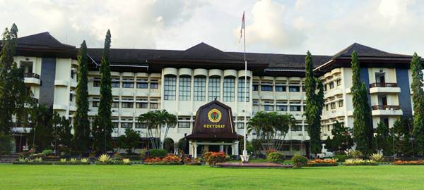 Gedung-Rektorat-Kampus-UNRAM-Universitas-Mataram-Lombok-NTB - ITS News