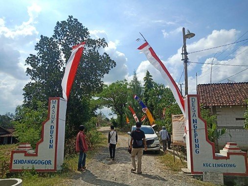 Gerbang masuk Desa Ngepung, Kecamatan Lengkong, Kabupaten Nganjuk