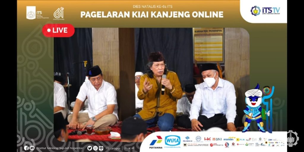 Emha Ainun Najib or Cak Nun (middle) explains the theme of Advancing Humanity in the Kiai Kanjeng Performance online.