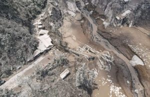 Jembatan Gladak Perak yang menghubungkan Lumajang-Malang putus akibat awan panas dan banjir lahar dari Gunung Semeru