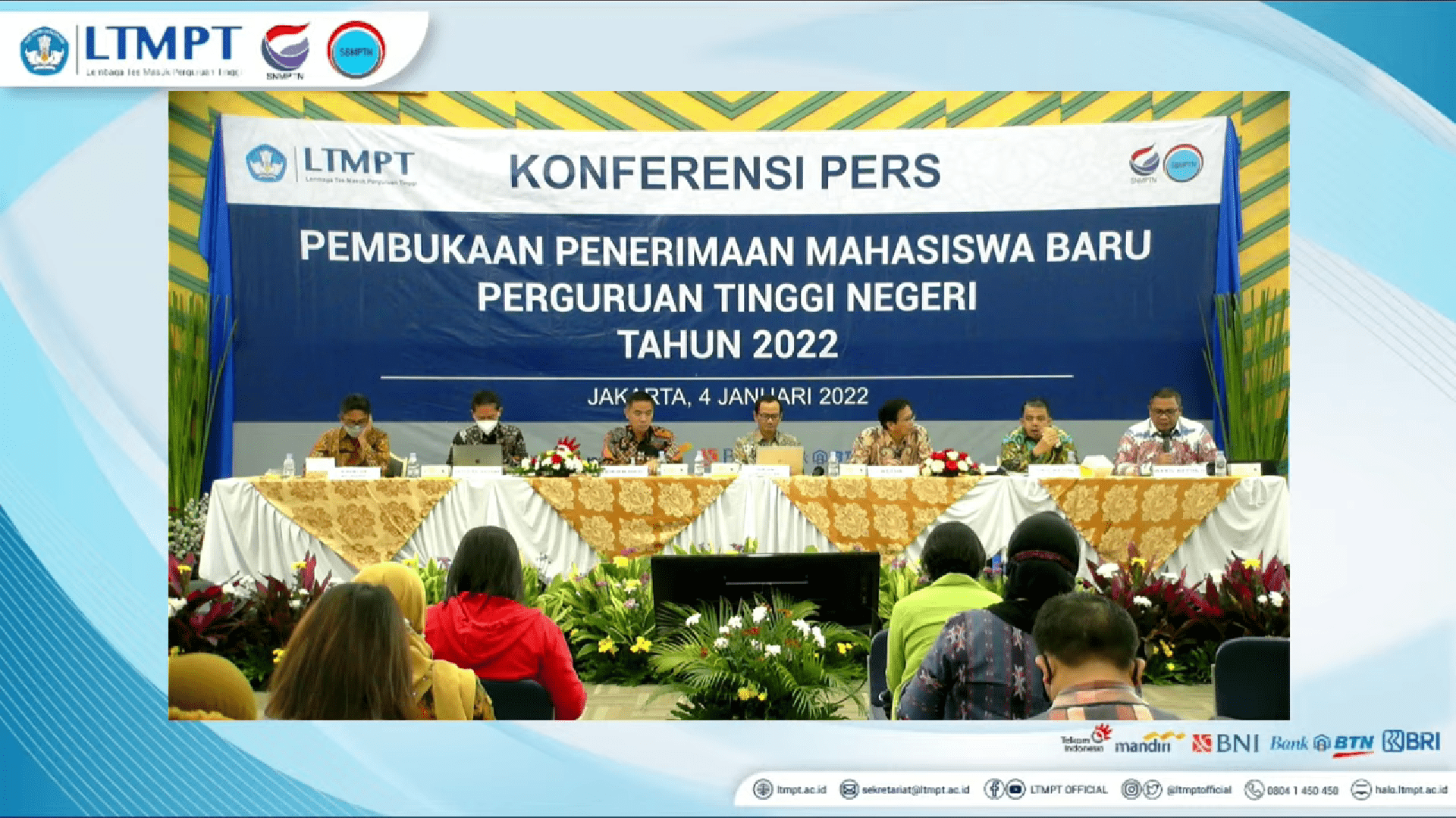 Pembukaan konferensi pers yang dipimpin oleh beberapa tim pelaksana LTMPT