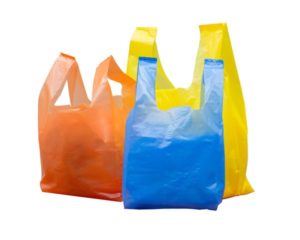 Tas kresek yang merupakan salah satu jenis sampah plastik sekali pakai (Sumber: Bukalapak.com)