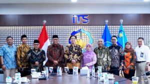 Foto bersama jajaran pimpinan ITS dan Unisma usai acara penandatanganan MoU di Gedung Rektorat ITS