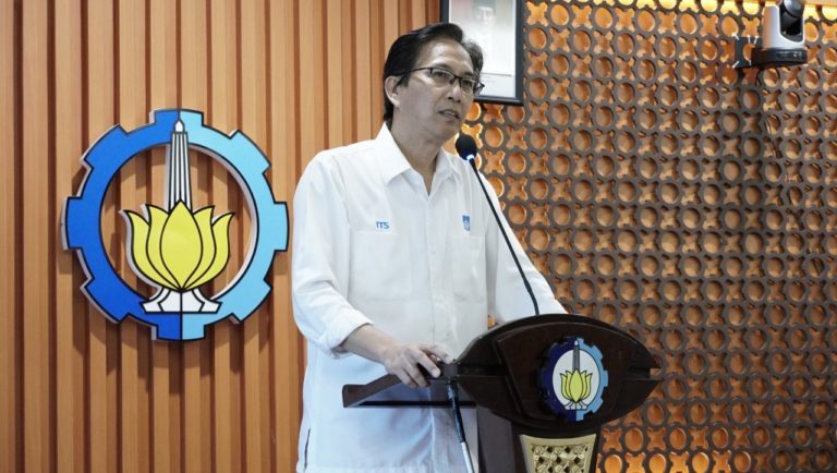 Rektor Its Prof Dr Ir Mochamad Ashari Meng Ipu Aeng Memberikan Sambutannya Dalam Acara