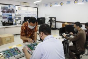 Laboratorium Jaringan Telekomunikasi milik prodi Teknik Telekomunikasi ITS yang siap digunakan