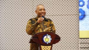 Wakil Rektor I ITS Prof Dr Ir Adi Soeprijanto MT Saat Memberikan ...