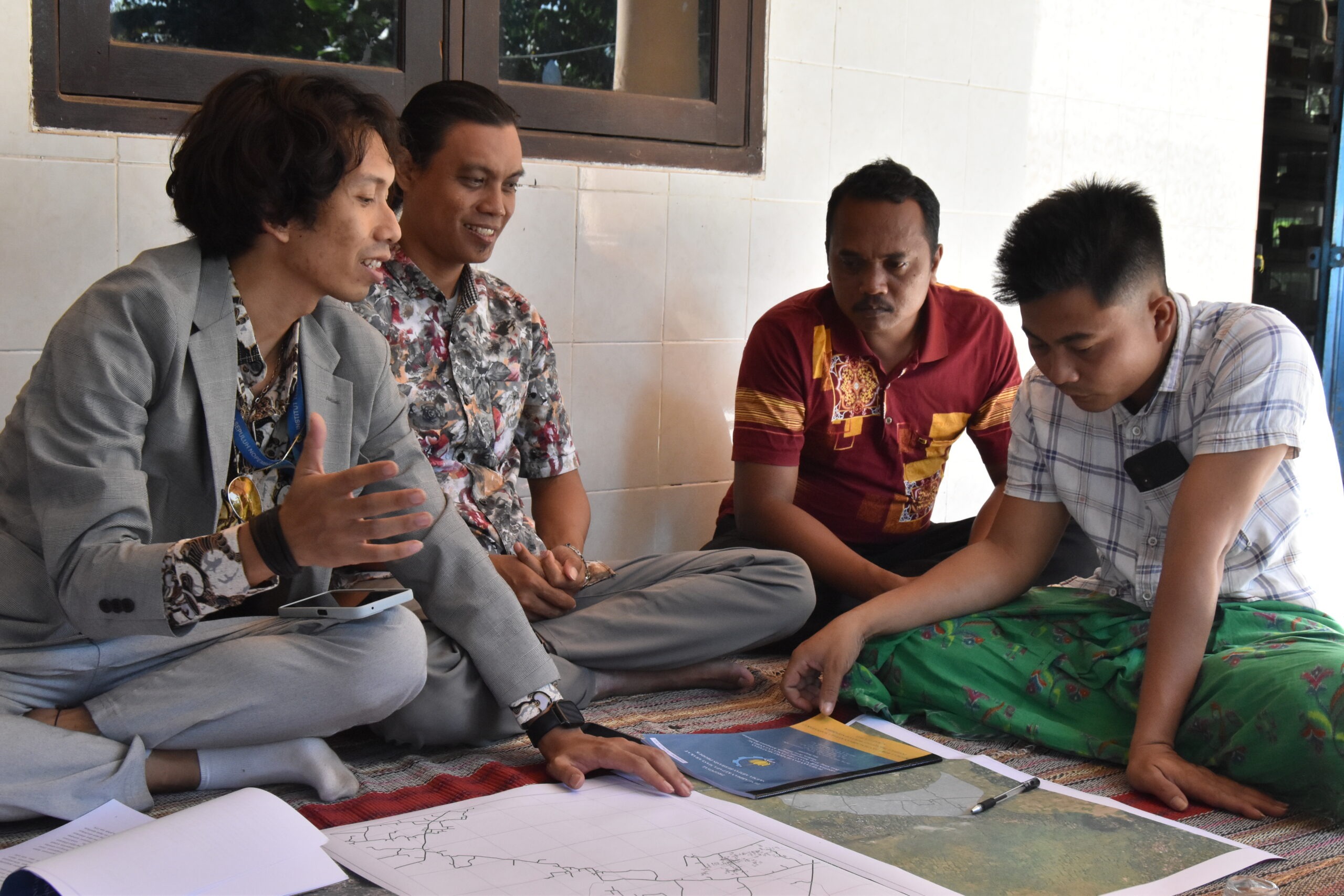 Gambar Tim KKN Abmas sedang studi lapangan