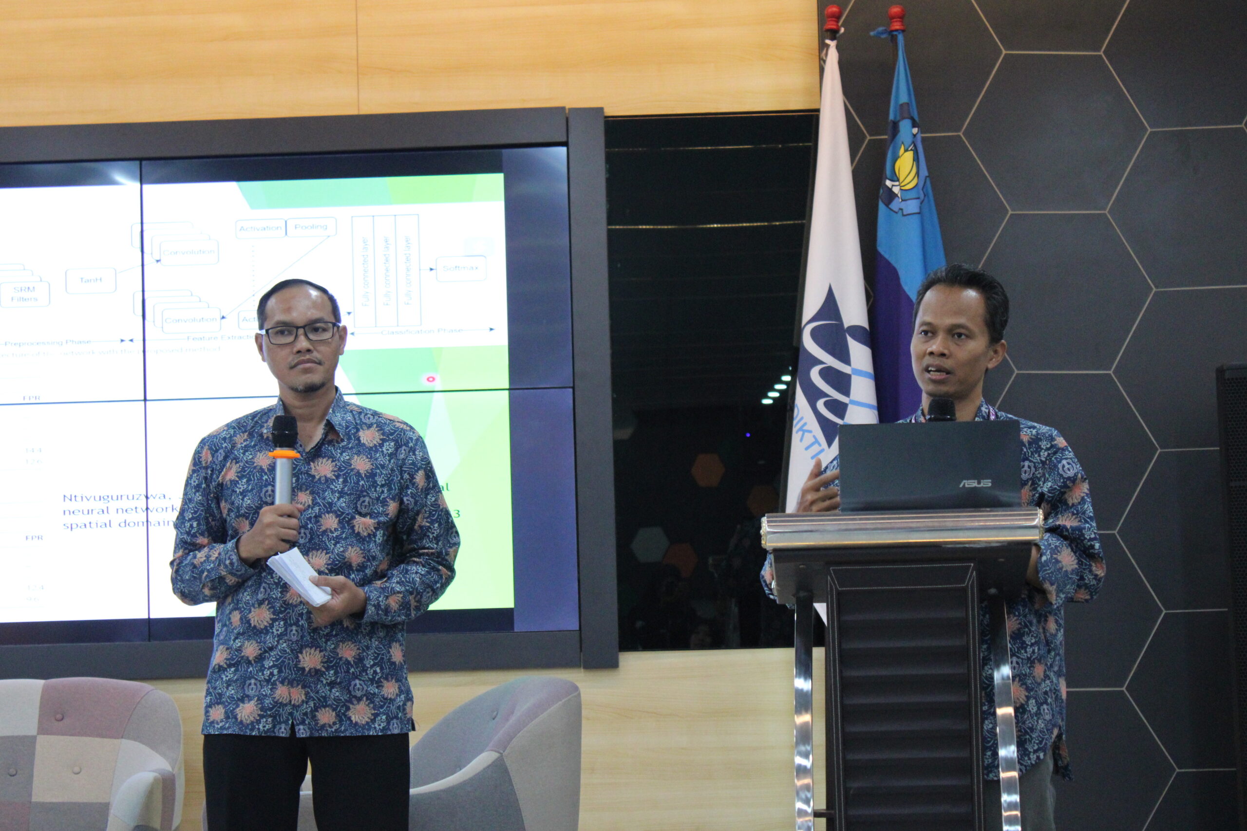 Gambar Prof Tohari Ahmad dalam kegiatan ICTS 2023