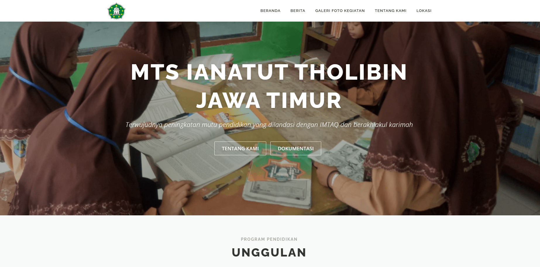 Potret halaman utama website ianatuttholibin.sch.id