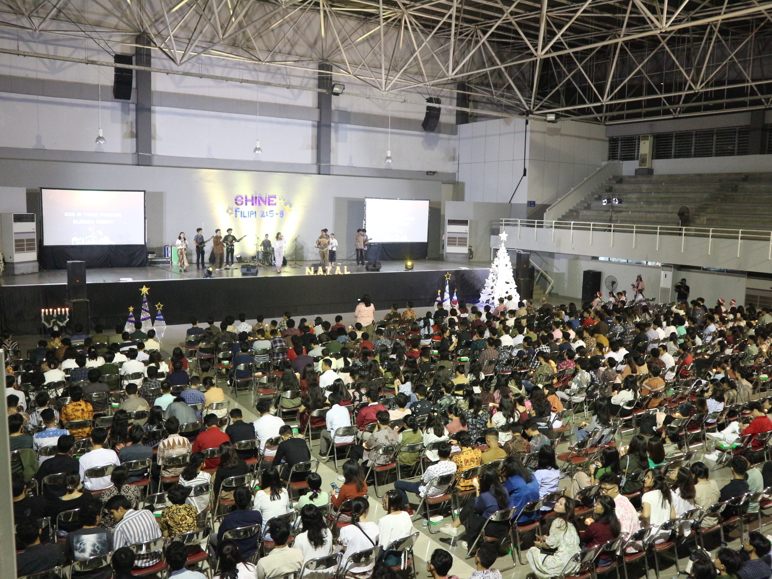 Suasana-perayaan-natal-pmk-its-di-graha-its