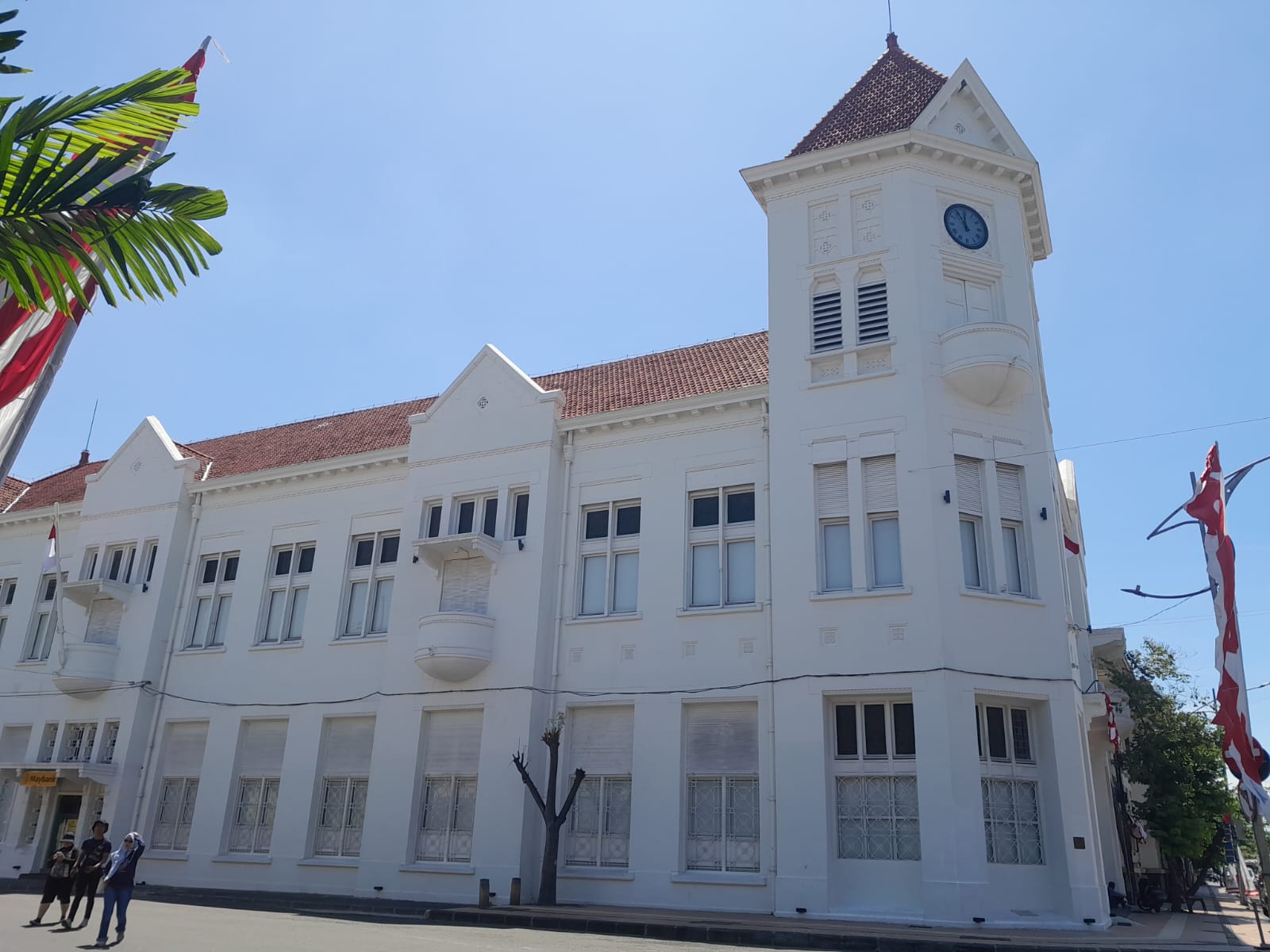 Gedung BII di kawasan Jalan Veteran yang merupakan salah satu bangunan cagar budaya di kota lama Surabaya zona Eropa