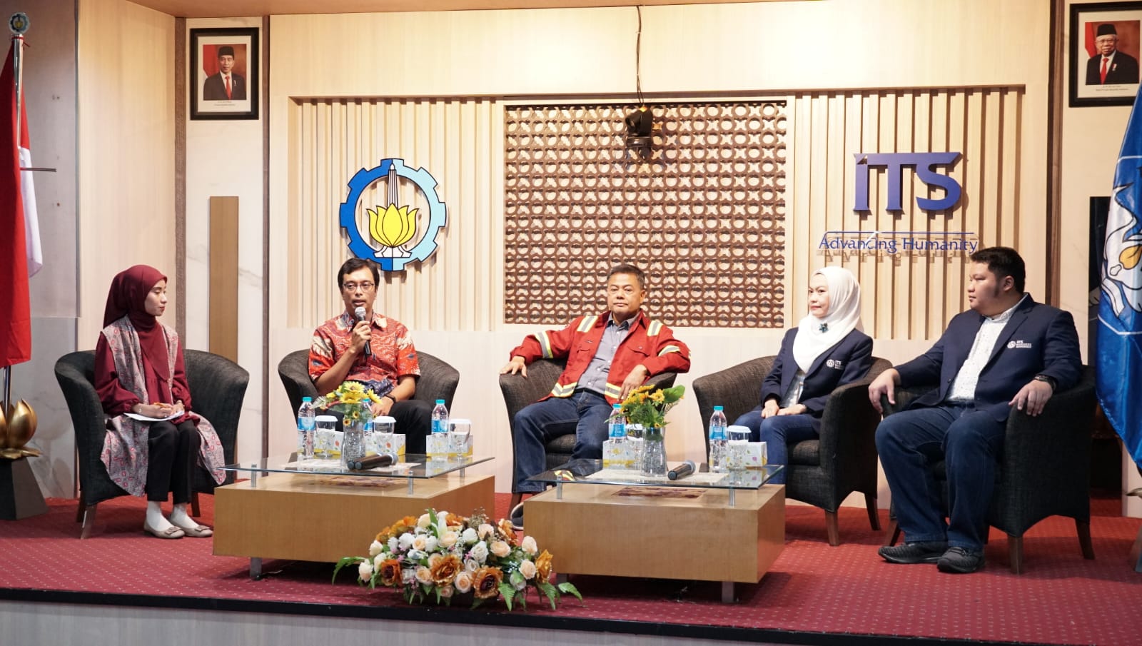 Kegiatan Sosialisasi Jalur Seleksi Mandiri ITS secara luring yang menghadirkan beberapa narasumber terkait di Ruang Sidang Utama, Gedung Rektorat ITS