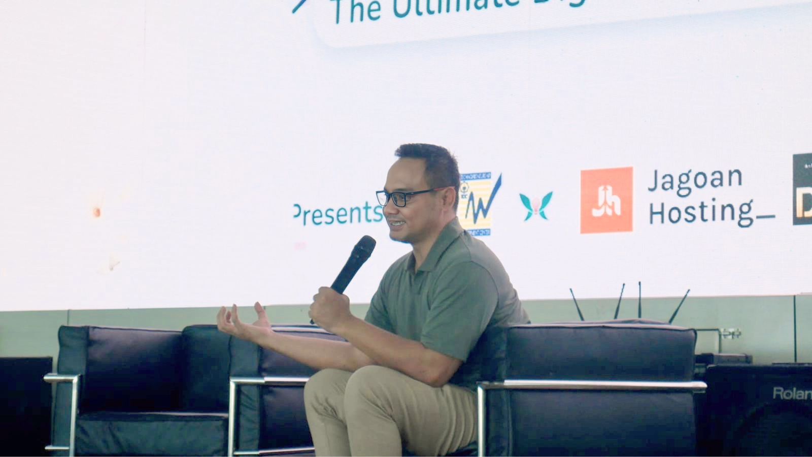 Talkshow Creatizen yang dihadiri oleh Founder Jagoan Hosting Danton Prabawanto