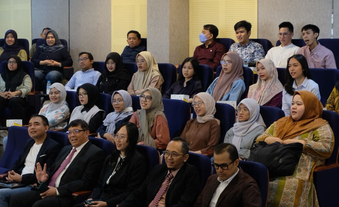 Partisipan Semester Opening Lecture SIMT ITS yang menghadirkan mantan Menteri BUMN Prof Dr (HC) Dahlan Iskan di kampus SIMT ITS Tjokroaminoto, Surabaya