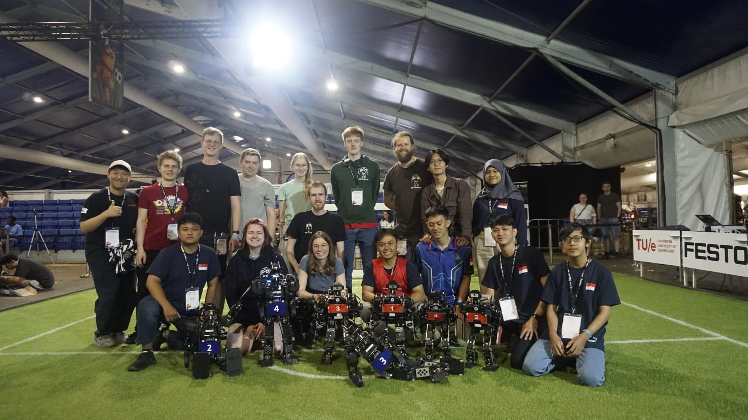 Tim Ichiro ITS saat bersama tim Bitbots Jerman di ajang RoboCup 2024 di Eindhoven, Belanda