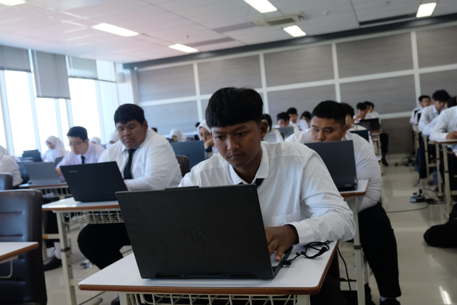 Suasana pelaksanaan tes literasi SDGs gelombang pertama bagi mahasiswa baru ITS 