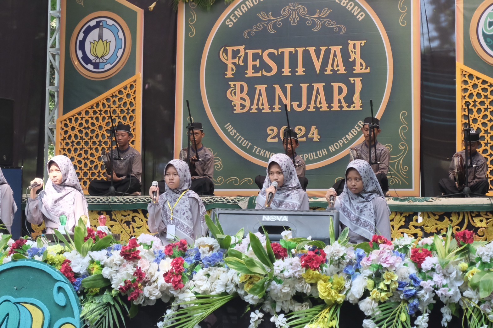 Penampilan salah satu peserta Senandung Dinamika Rebana