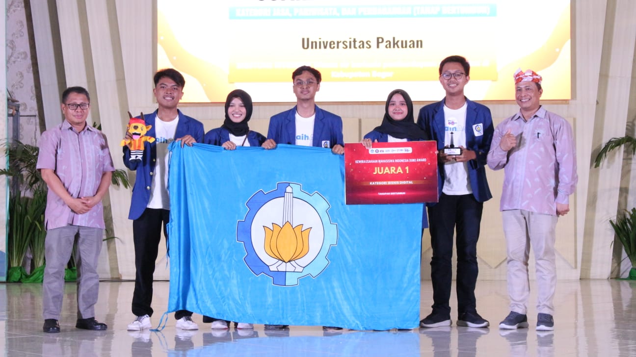 Tim Raihasa ITS yang berhasil meraih Juara I kategori Bisnis Digital Tahap Bertumbuh di KMI Award 2024