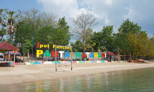 Pantai Matahari, Salah Satu Destinasi Wisata yang Populer di Desa Lobuk