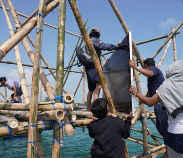 The process of installing solar panels as an energy source for low-cost GNSS and multicolor LEDs applied in Angghas