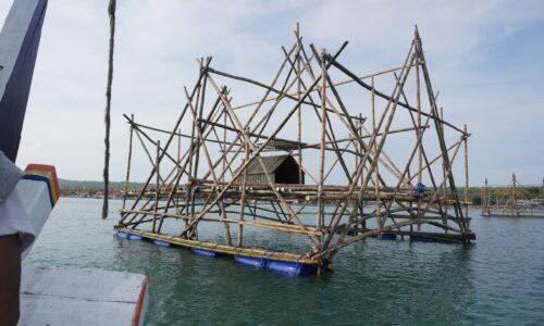 Angghas, istilah dari nelayan Desa Lobuk, sebagai sarana penangkapan ikan yang enyerupai atau mirip bagan