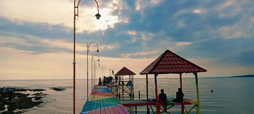 Salah Satu View Pantai di Desa Lobuk. Sumber: Website Pelayanan Desa Lobuk