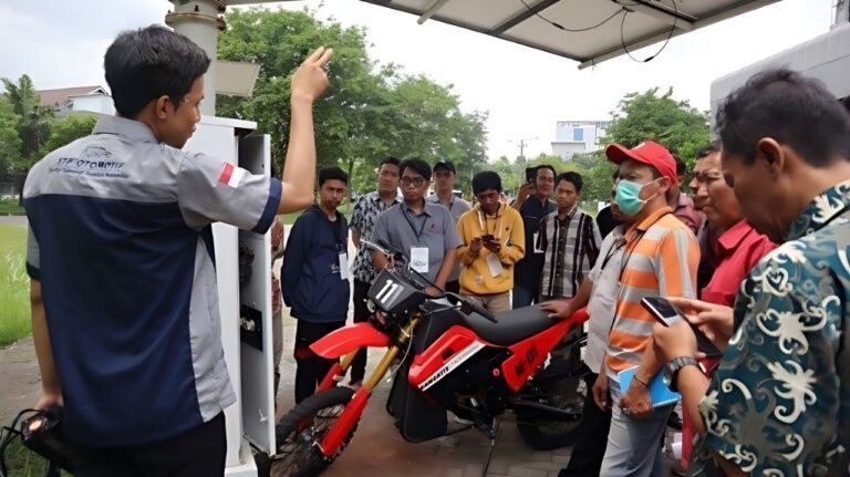 Dukung Penggunaan EV, ITS Kembangkan Bengkel Konversi Sepeda Motor Listrik_2