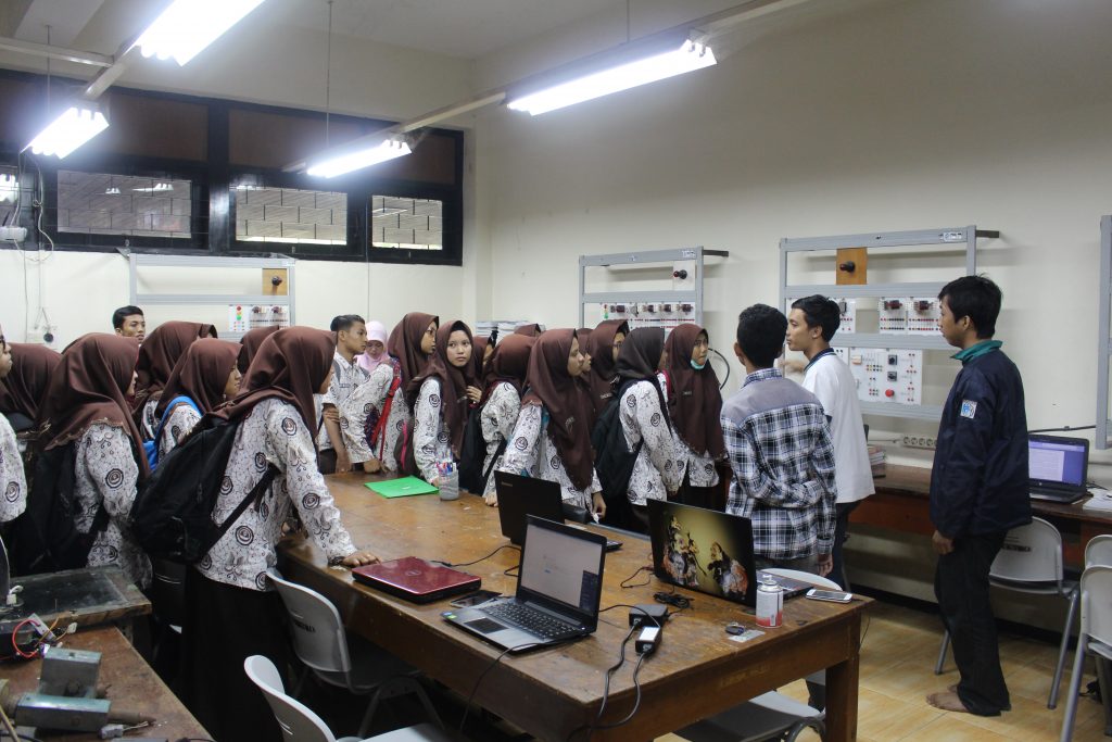 Laboratorium Elektronika Terapan - Departemen Teknik Elektro Otomasi